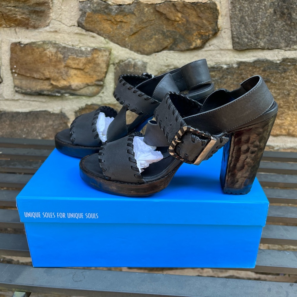 John Fluevog Hopscotch Sandal in Black